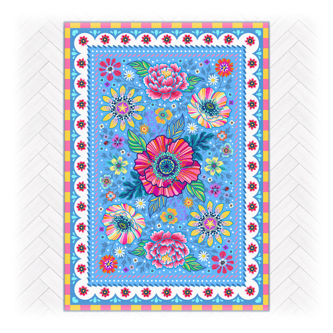 Superweicher Teppich im Design von Bine Brändle mit dem Motiv Blumenmeer Hellblau, lebendig und dekorativ gestaltet.
