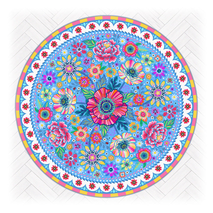 Superweicher runder Teppich im Design von Bine Brändle mit dem Motiv Blumenmeer in Hellblau, verspielt und harmonisch gestaltet.
