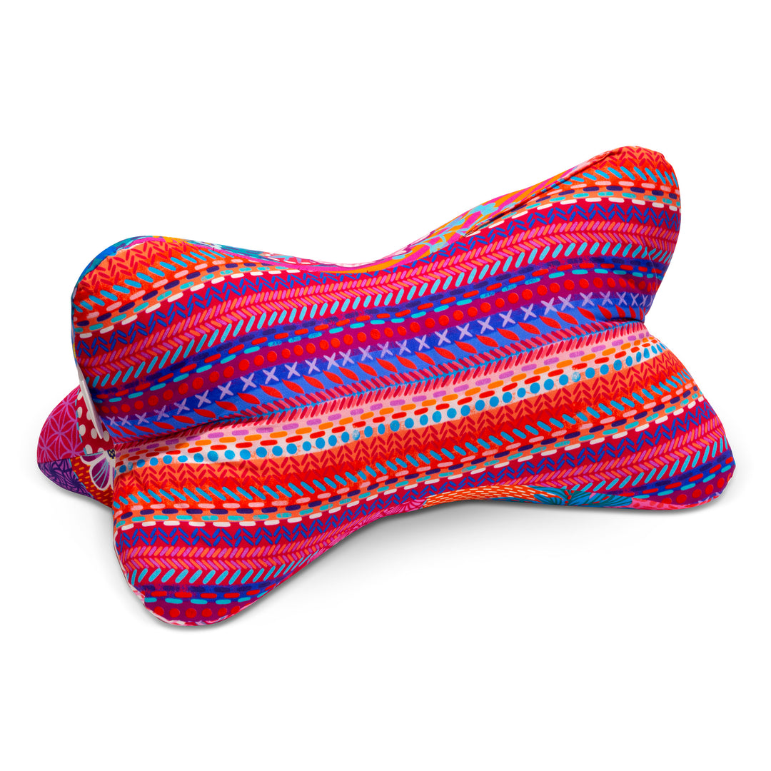 Leseknochen Patchwork Rot – ergonomisches Lesekissen im Design von Bine Brändle