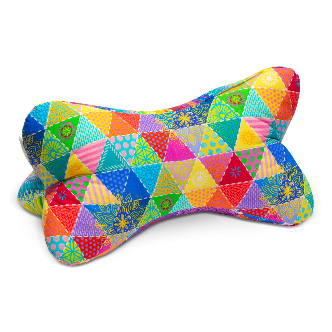 Leseknochen Patchwork Regenbogen 🌈 – ergonomisches Lesekissen im Design von Bine Brändle