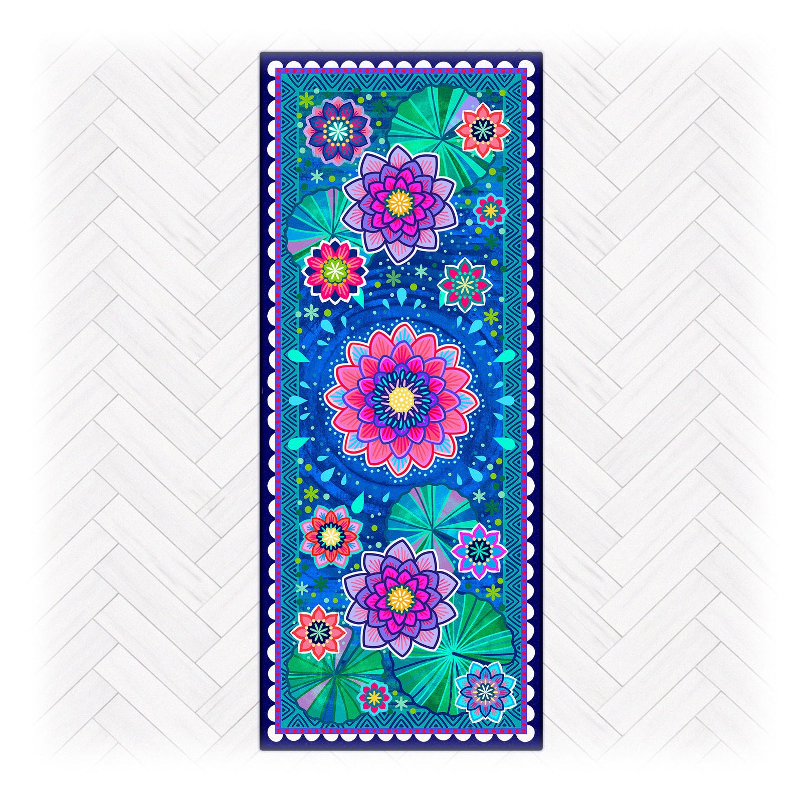 Superweicher Teppichläufer im Design von Bine Brändle mit dem Motiv Seerosenteich in dunkler Farbgebung, stilvoll und harmonisch gestaltet.