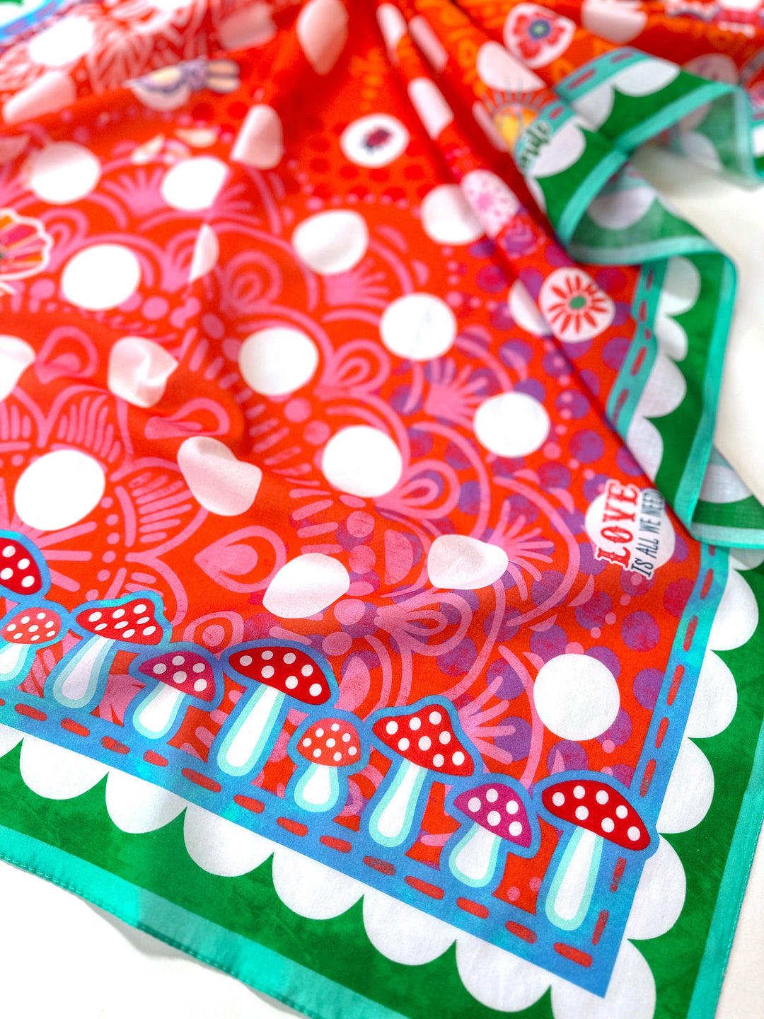 Tuch Glückspilzpunkte gemustert