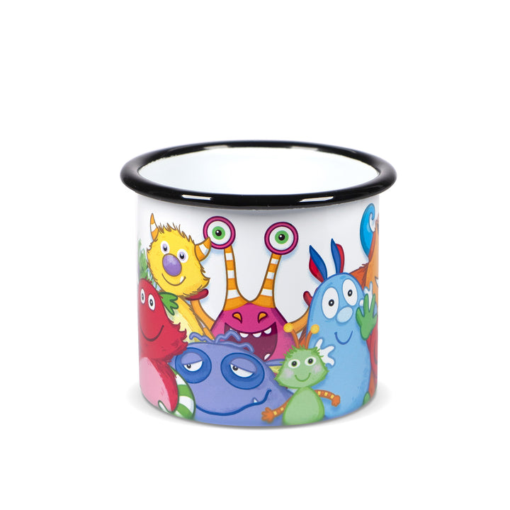 Emaillebecher mit schwarzem Rand, Vorderansicht ohne Henkel sichtbar, bedruckt mit vielen Monstern der Serie „Meine kleinen Monster“.